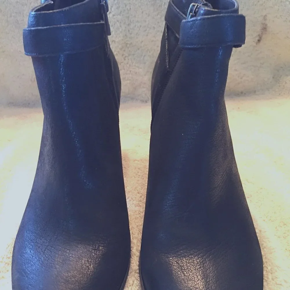 NWOT Ann Taylor Black Leather Ankle Boot - Picture 2 of 8